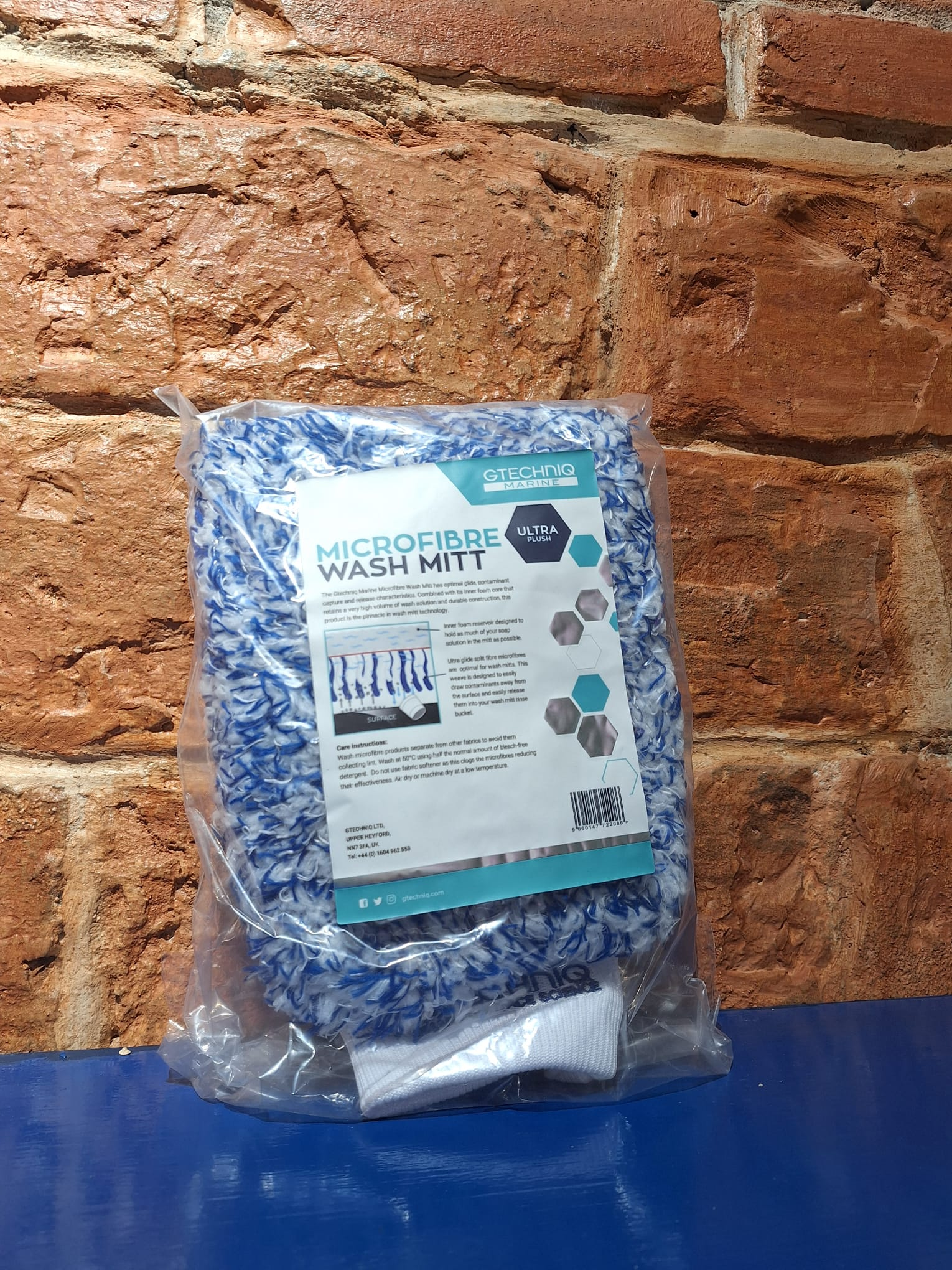 Image of Gtechniq Marine Microfibre Wash Mitt